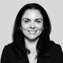 Portrait image of Leslie DeRoss